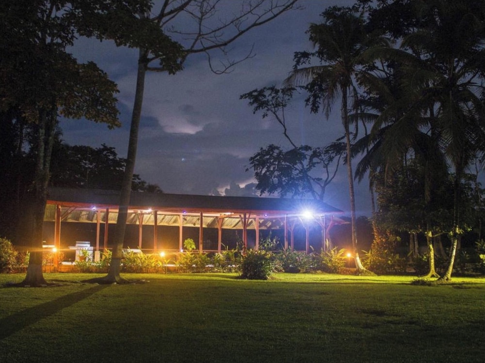 Lirio Lodge