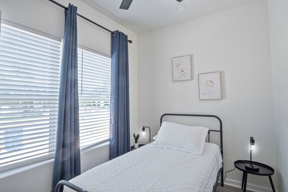 Generous 5BR 3BA Haven Close to Alamo Riverwalk