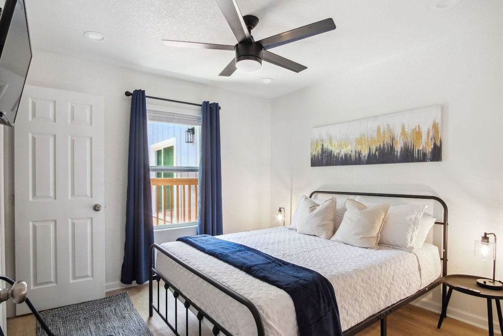 Your Amazing 3BR 2BA Downtown Delight