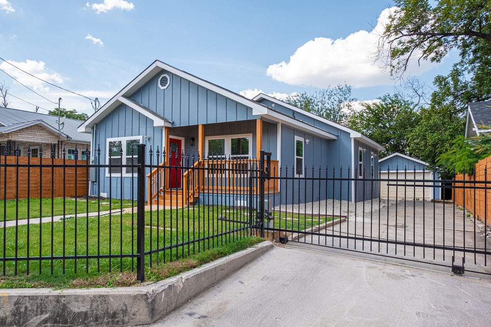 Enjoy 4BR 3BA Comfort Convenience Near Downtown