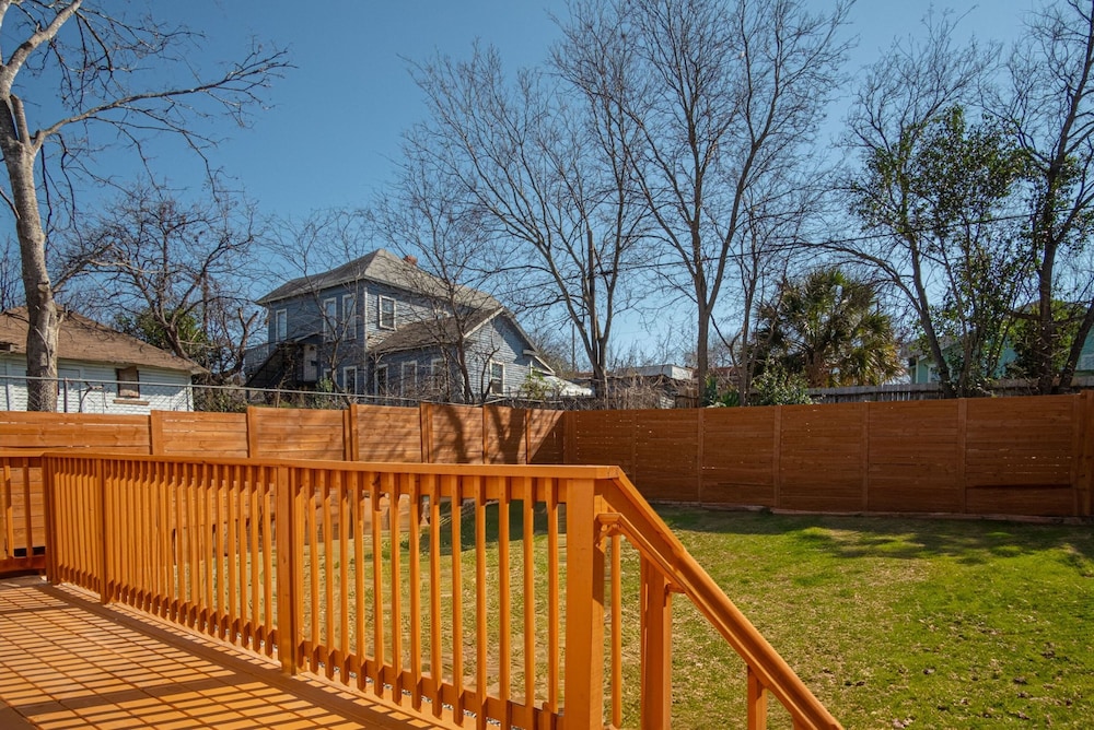 Feel Chill and Enjoy 4BR 3BA Near Fun Riverwalk