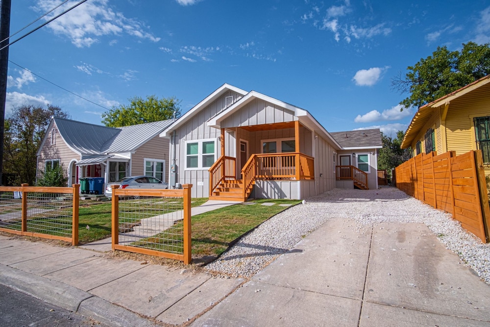 Lovely Charming 4BR 2 5BA Near Downtown s Prime