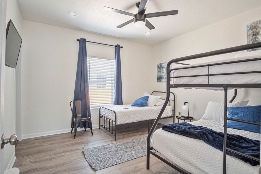 Generous 5BR 3BA Haven Close to Alamo Riverwalk