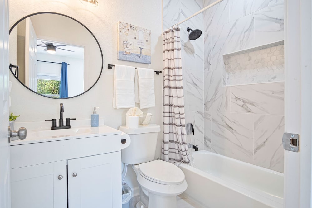 Perfect Spot to Relax 4BR 3BA Near Dtown Hemisfair