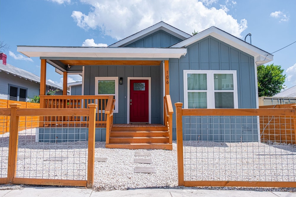 Heaven-sent Convenient 4BR 3BA Near Downtown