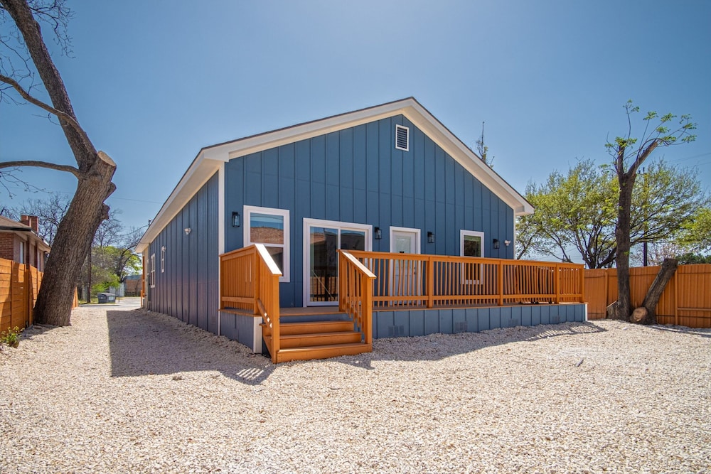 Sleek 4BR 3BA Urban Living w Downtown Views