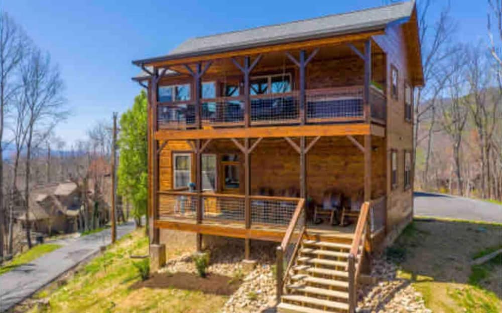 Lux Cabin Smoky Mtn View Dog Friendly Hot Tub