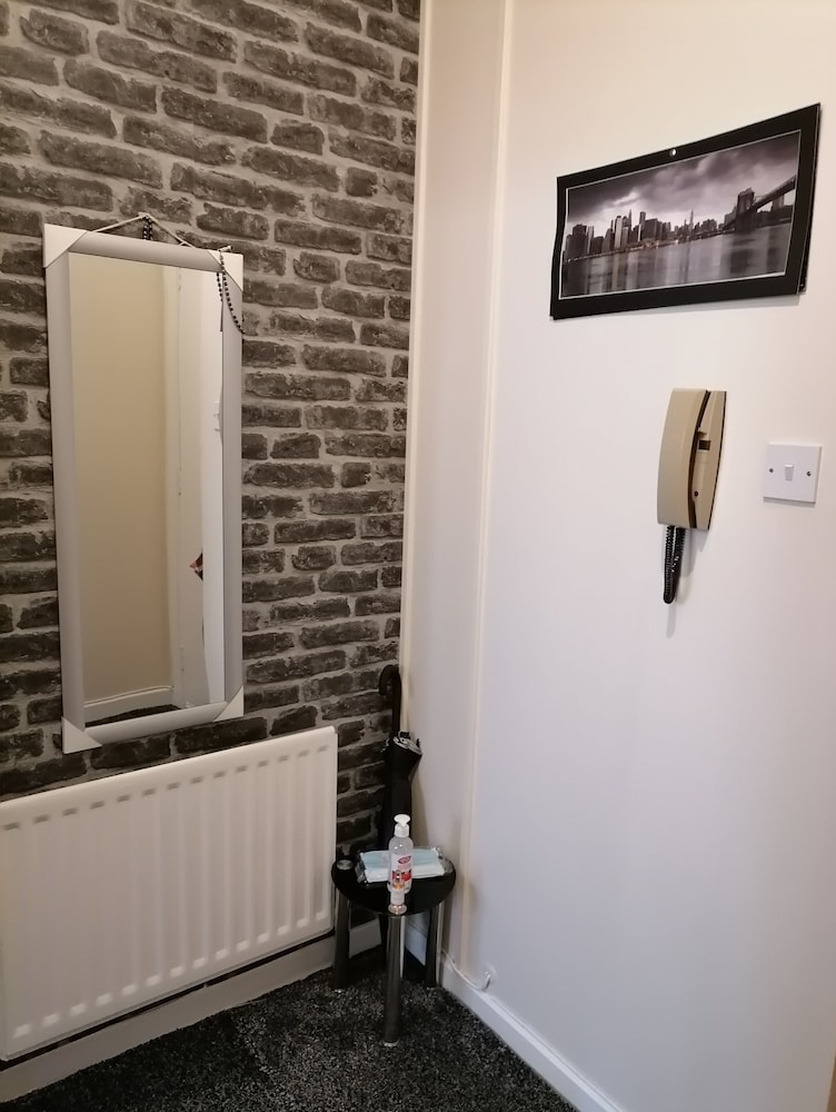 Central Glasgow Apt - Sleeps 2 & Freeparking view 3