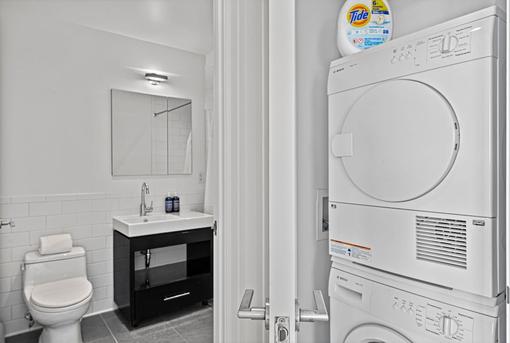 Forte Select by Rove Travel 2BR Midtown West Apt