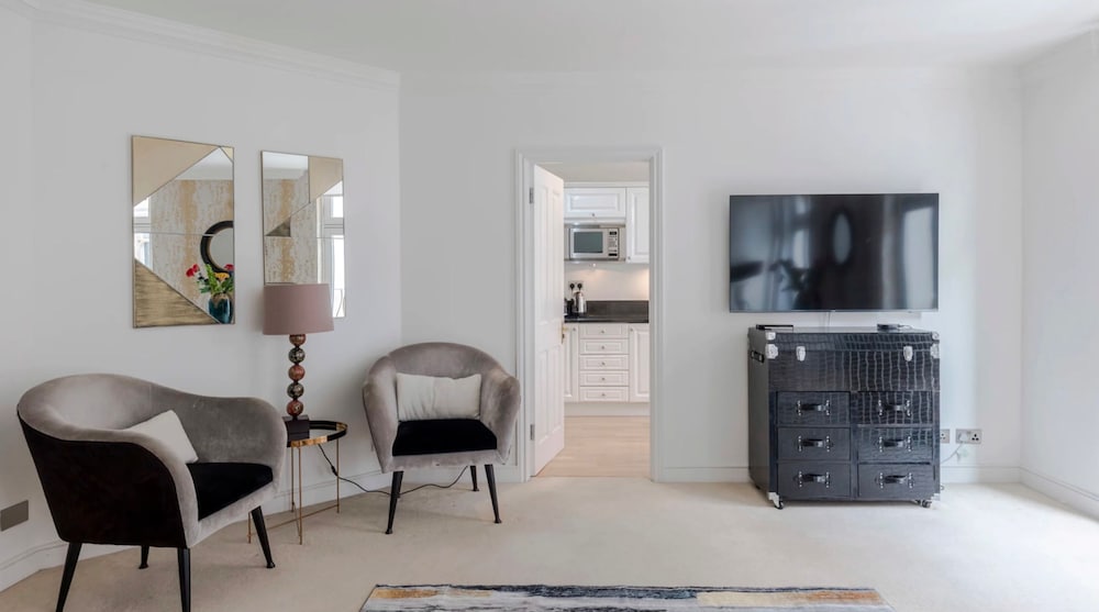 The Mayfair Muse - by Out of Office Lifestyle