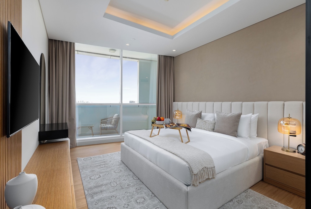 Maison Privee - Chic Downtown Living w/ Dubai Cityscape Views