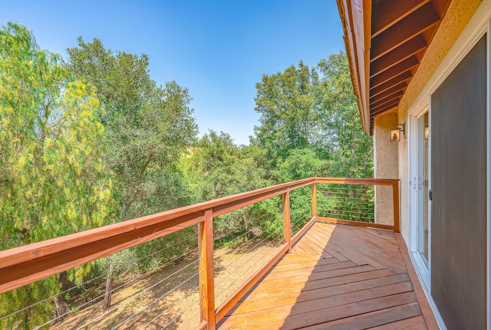 Mountain View Family Retreat w Game Room Scenic Decks