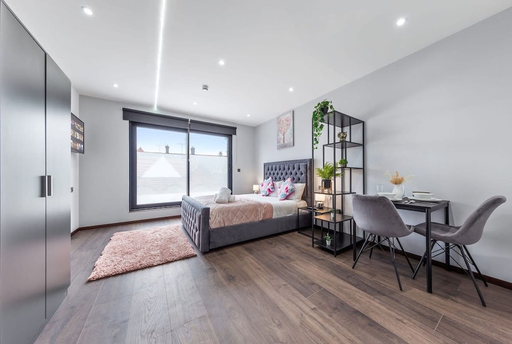 Modern Serviced Studio Flat Near Central London