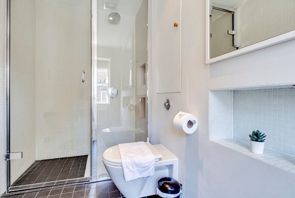 Luxe 4-bed Mews Home - 10 min to Harrods
