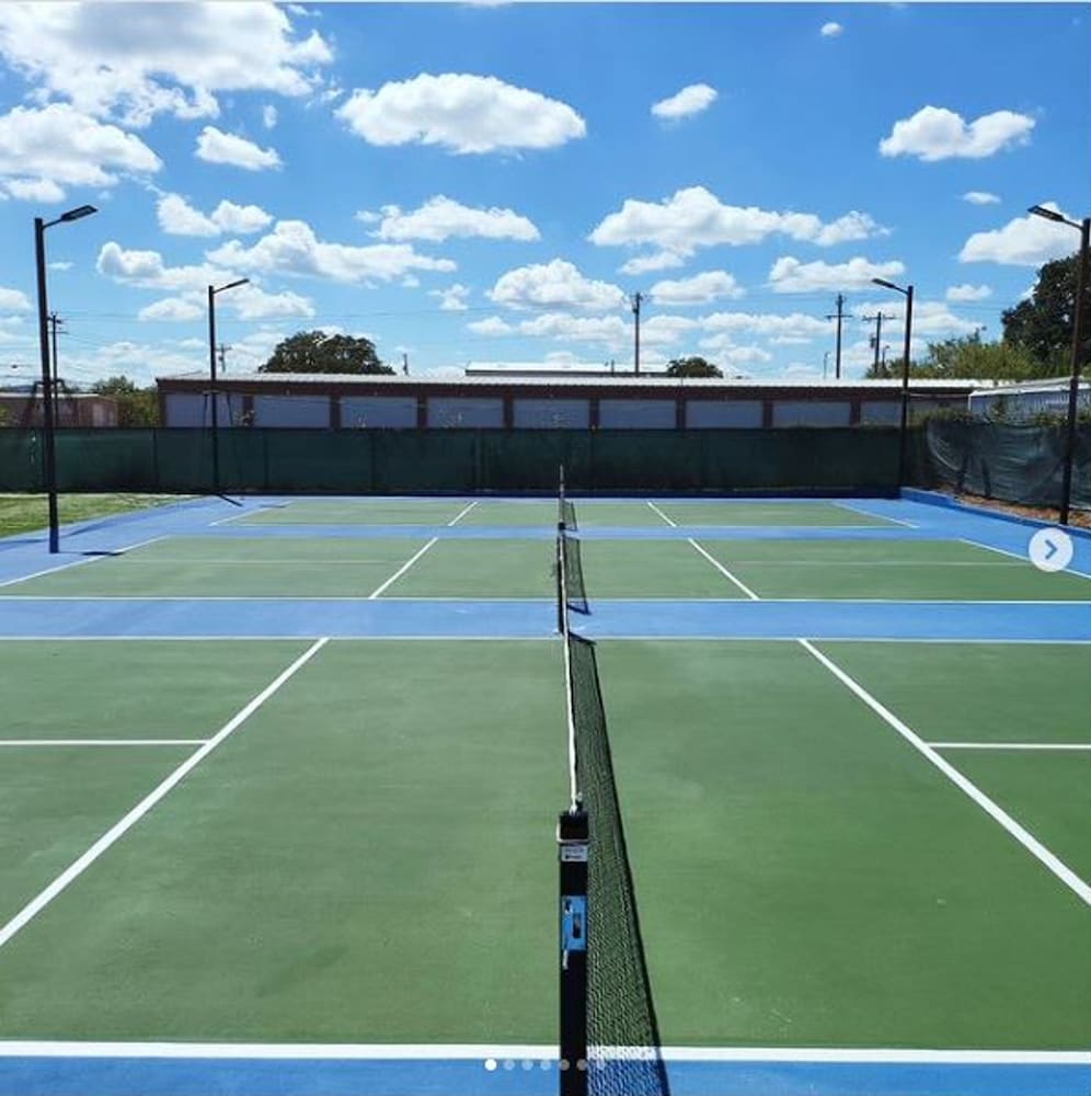5 King 3 5b Firepit Nearby Pickleball Opens Feb 25 Lvl2 EV Charger Pool w Lake Views