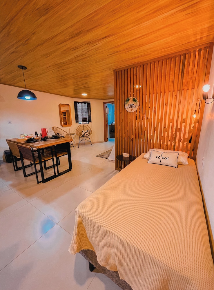 Shangri La Casas e Studios