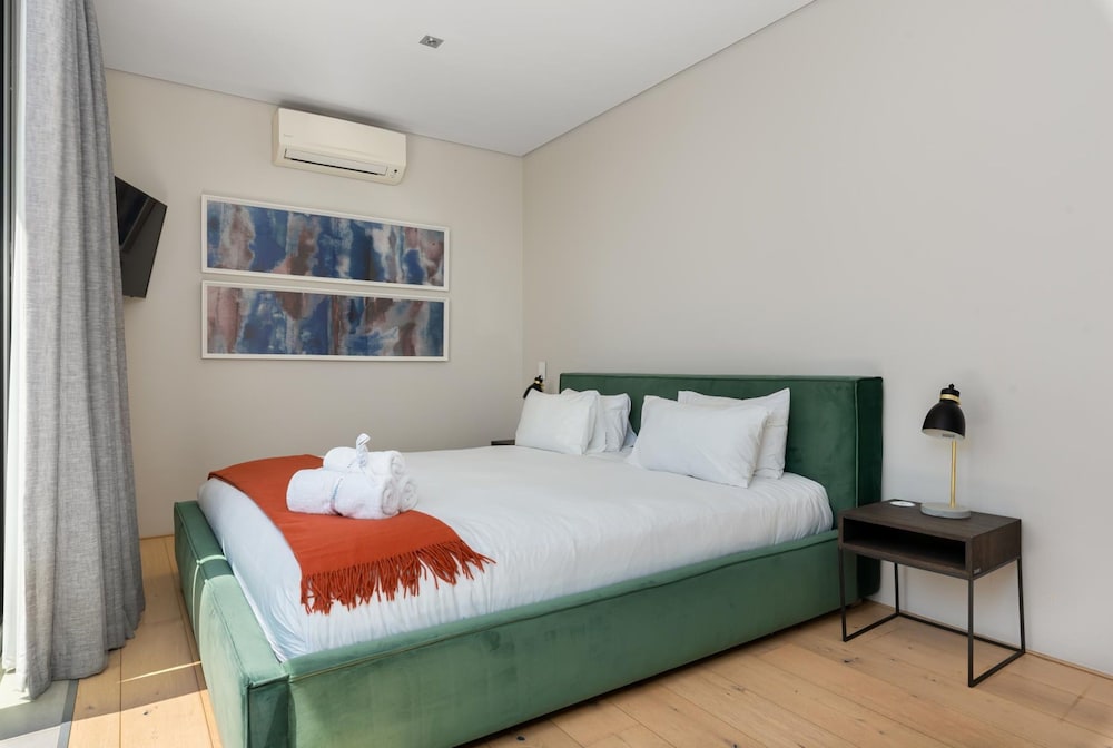 Modern 2bed Apt in Green Point Cape Town Nobelium
