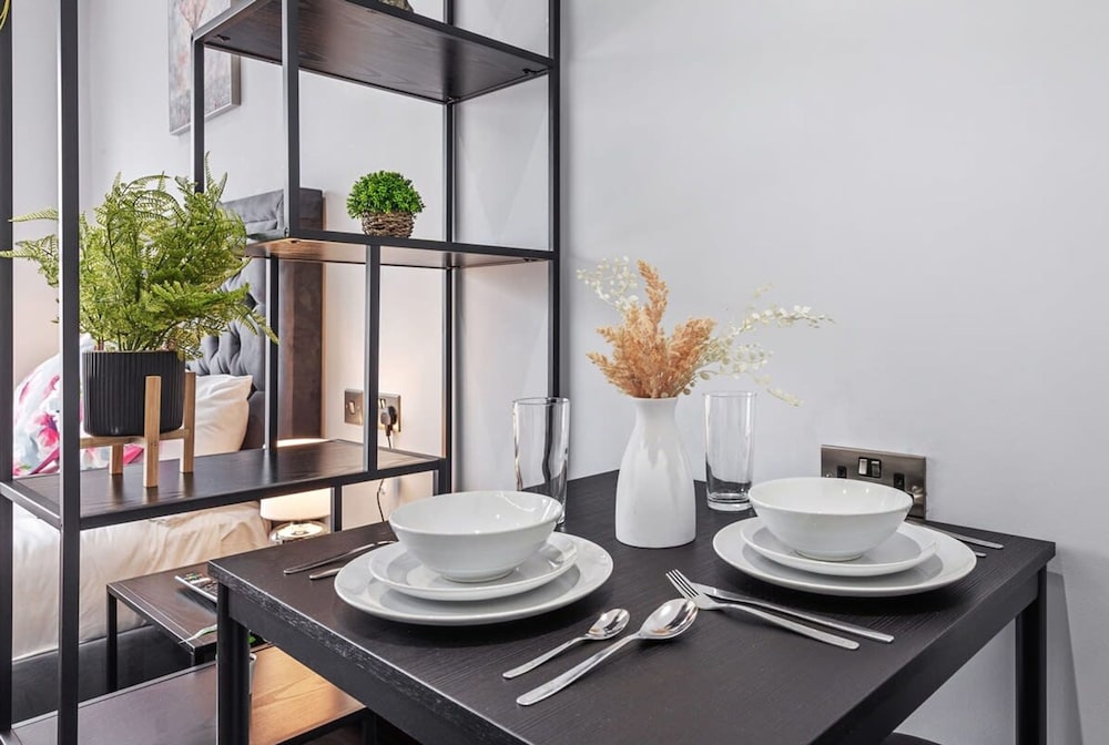 Modern Serviced Studio Flat Near Central London