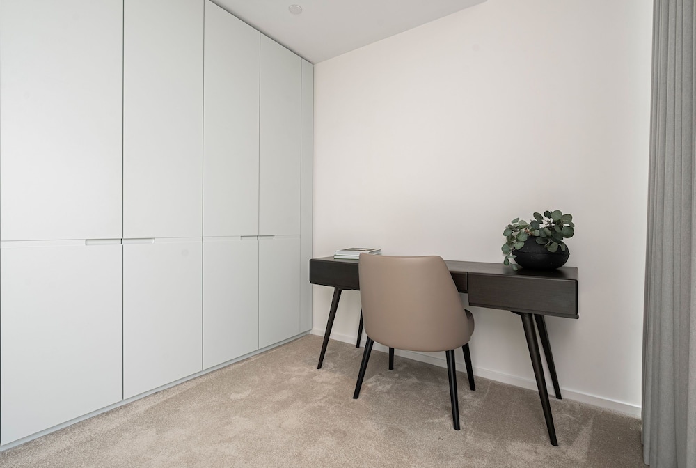 Stunning Three-bedroom Apartment on the River