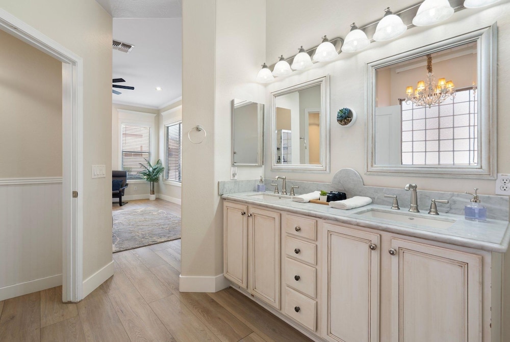 Dublin in Gilbert With 4 Bedrooms and 2 Bathrooms