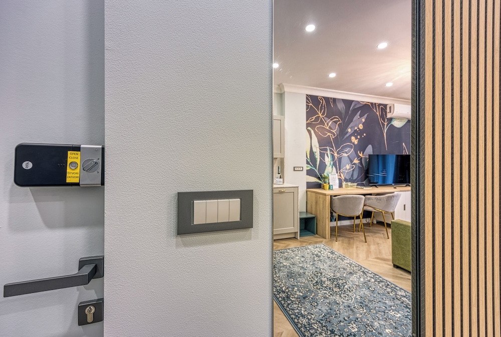 Boutique Downtown Studio with Balcony 1