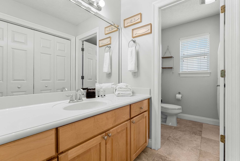 Palm Breeze Retreat Sleeps 10!