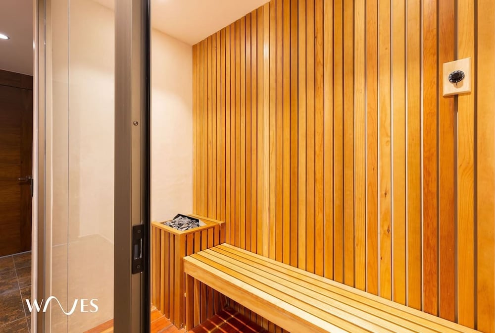Luminous 2 BR With Roof Pool Close to Hotel Zone by Waves Management