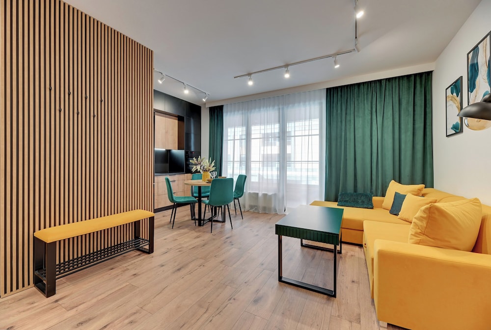 Doki Living - Foodhall & Parking by Downtown Apartments