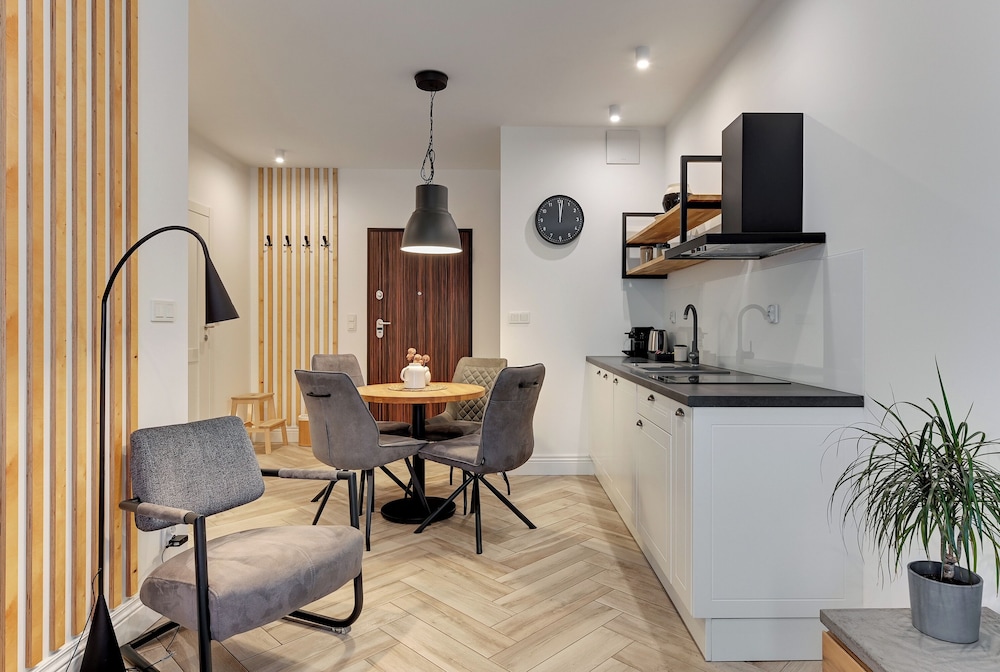 Aura III & Parking by Downtown Apartments