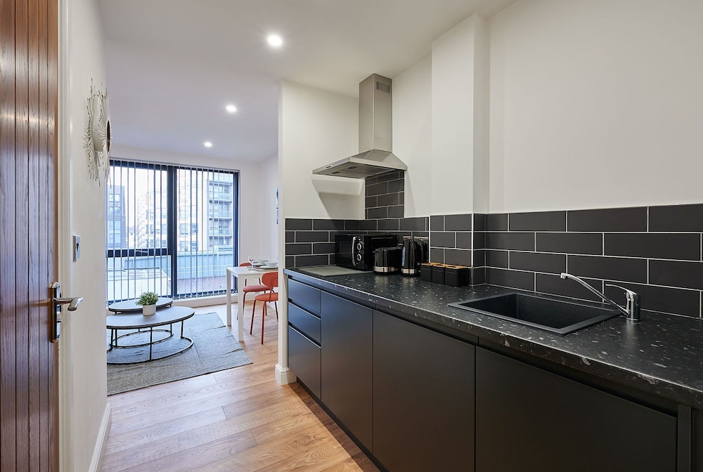 Host Stay Deluxe Studio for Two Sevenstay Apartments