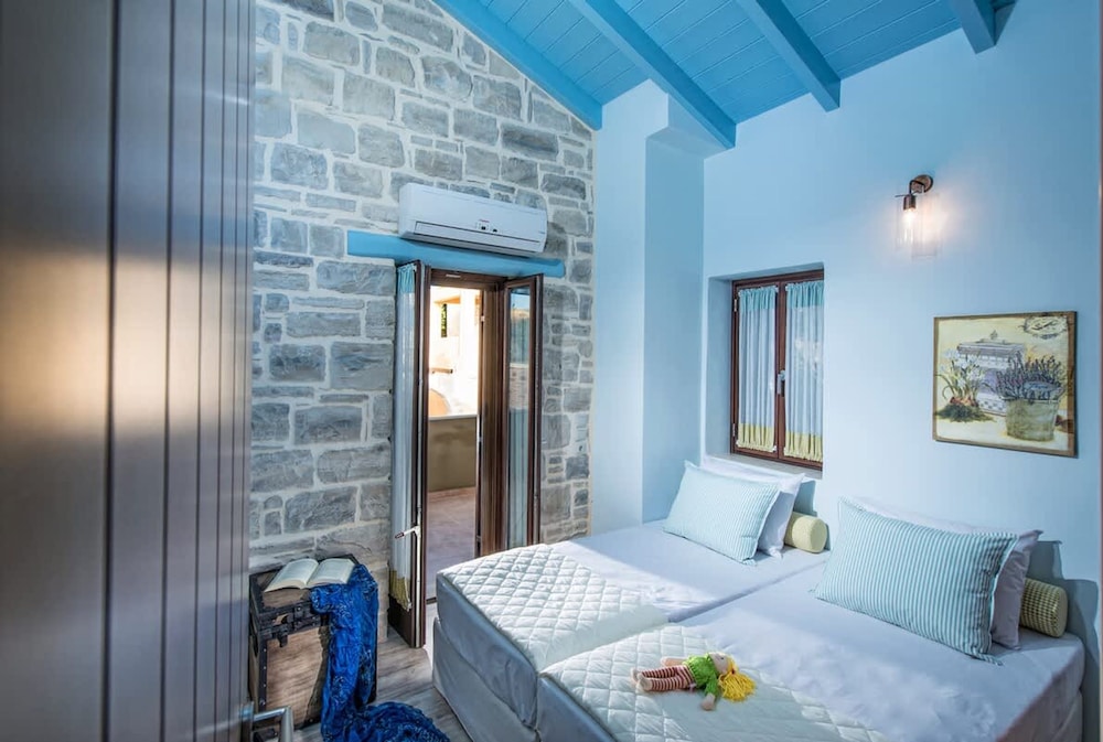 Phaistos Villas - Villa Erato Poolside Luxury Gem