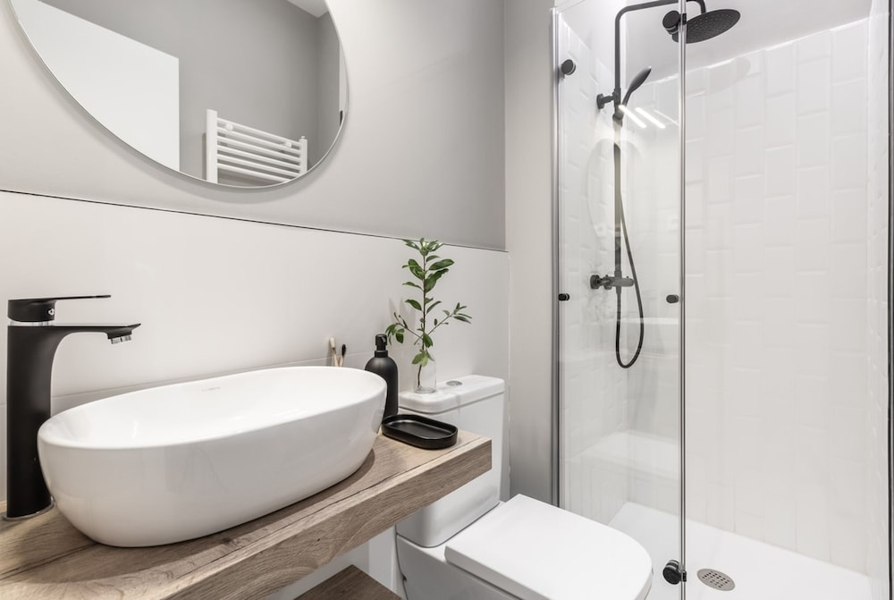 Garos - 2 Bedrooms in Malasa a
