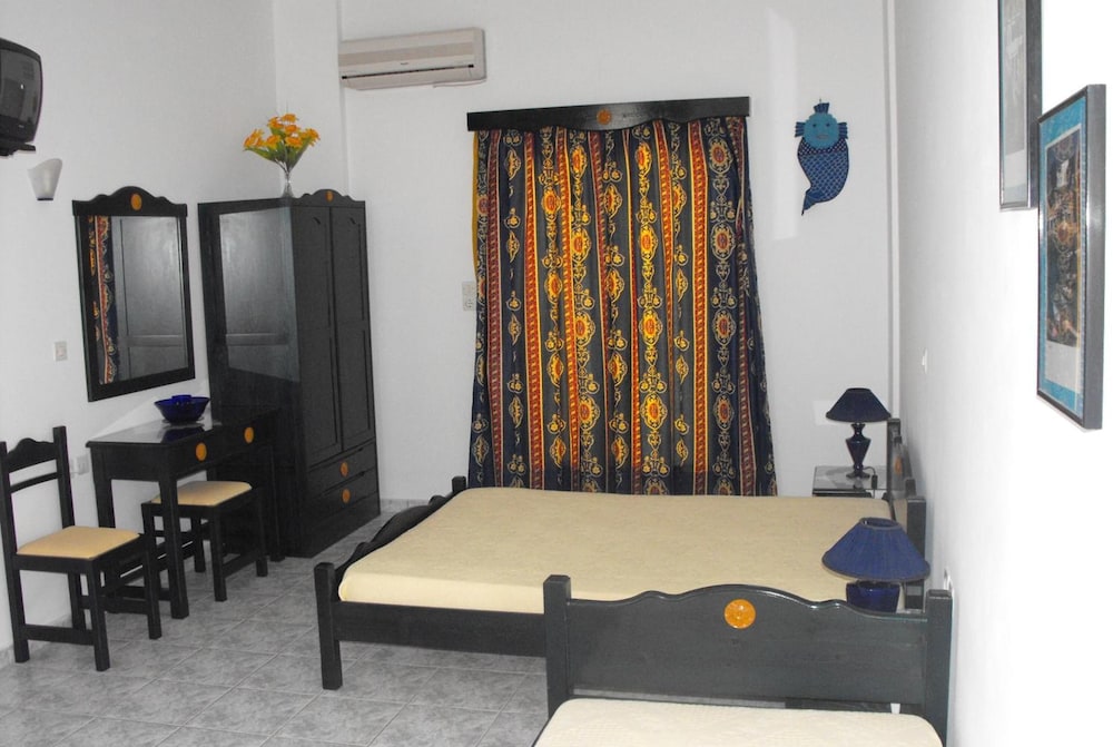 Anna Zisimos Rooms
