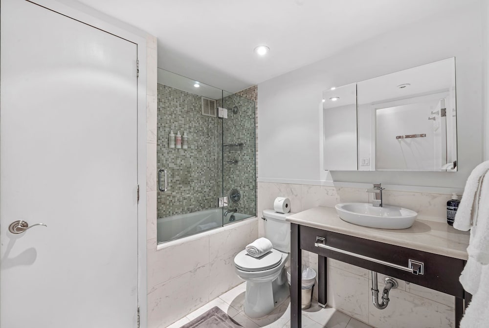 Barrow by Rove Travel 1BR Loft w Shared Roof