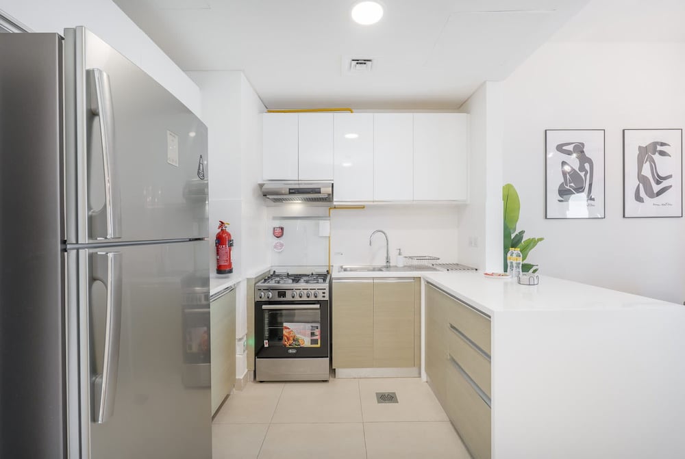 Stylish 1-bedroom Retreat With Pool in Vibrant Jumeirah Golf Estates