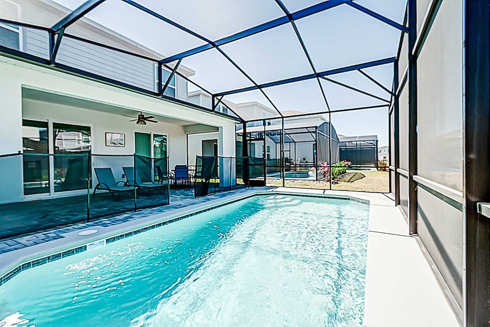 15976 Spacious Charming Family Getaway