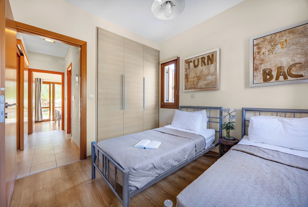 Aa02 Adjacent to Aphrodite Hills- Communal Pool, Garden