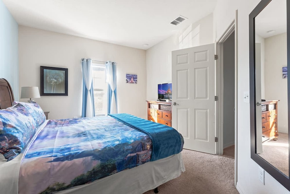 Modern Decor at West Lucaya 4 BR Wl8989