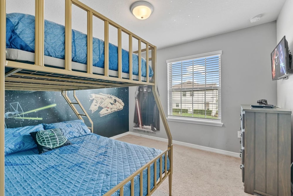 Spacious 5BR Villa w Private Pool Near Disney