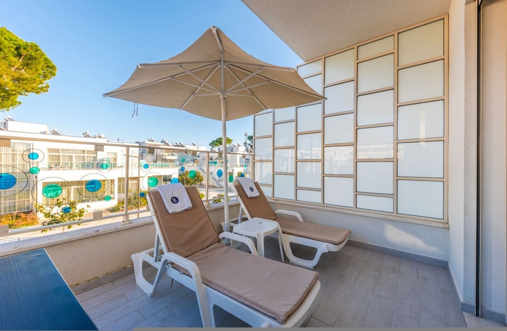 Expansive Apartment With Beach Access - Jasemin