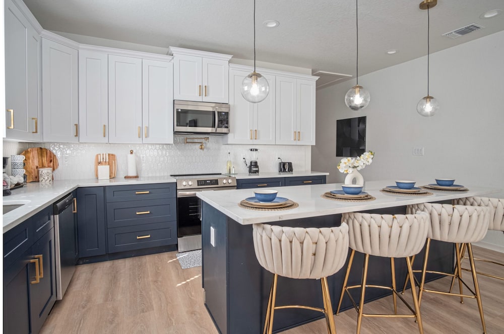 Enjoy 4BR 3BA Comfort Convenience Near Downtown