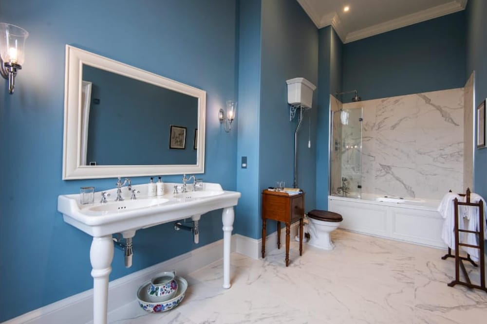 Grand Three Bedroom Apartment