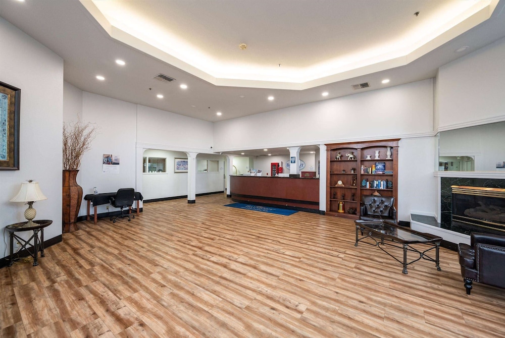 Baymont by Wyndham Bellingham view 5