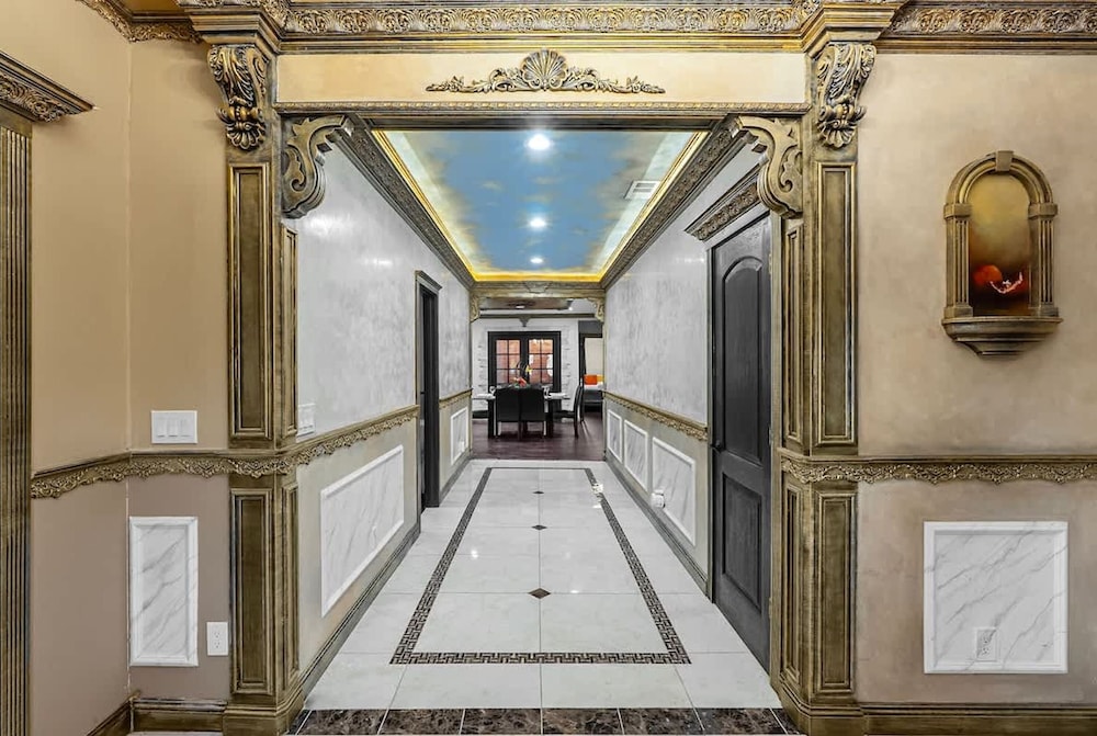 SJ Downtown 5 BR Stunning House