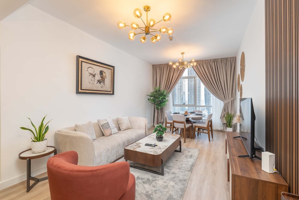 Cozy 1BR Gem in Marina With City Views