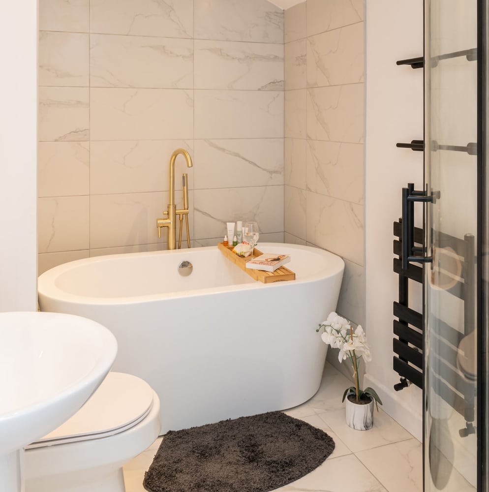 Host Stay Eccles Hideaway, photo 12