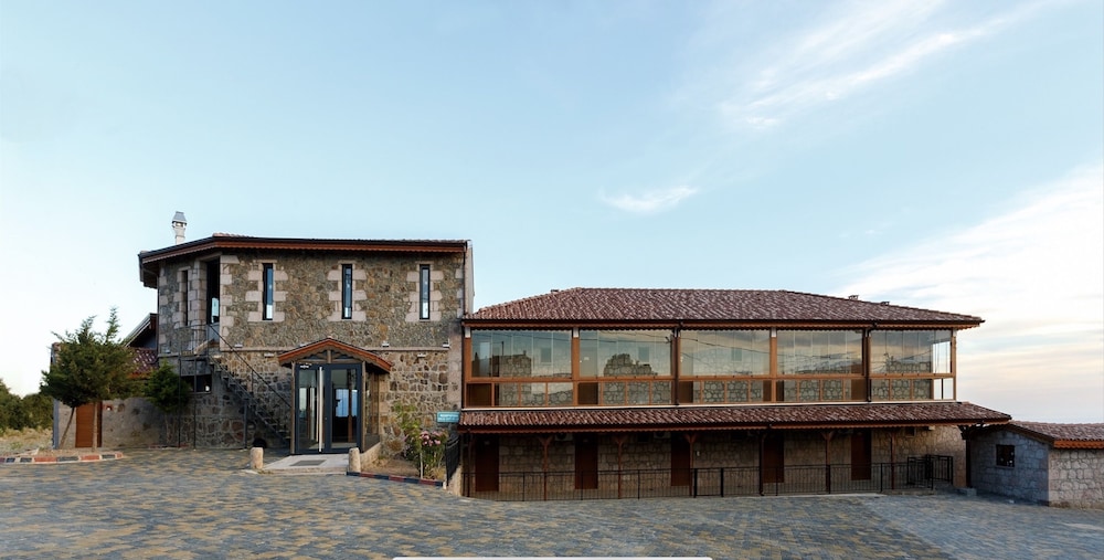 Nomad Inn