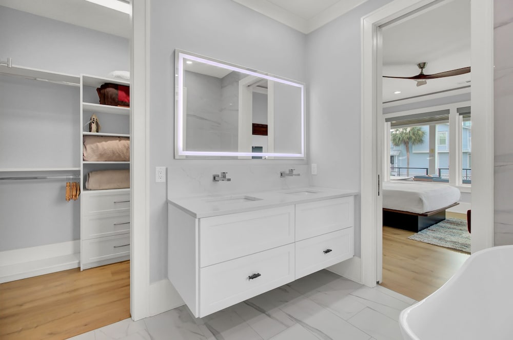 7 Beachwood East by Avantstay Steps to the Beach Ocean Views Hot Tub 7bdr