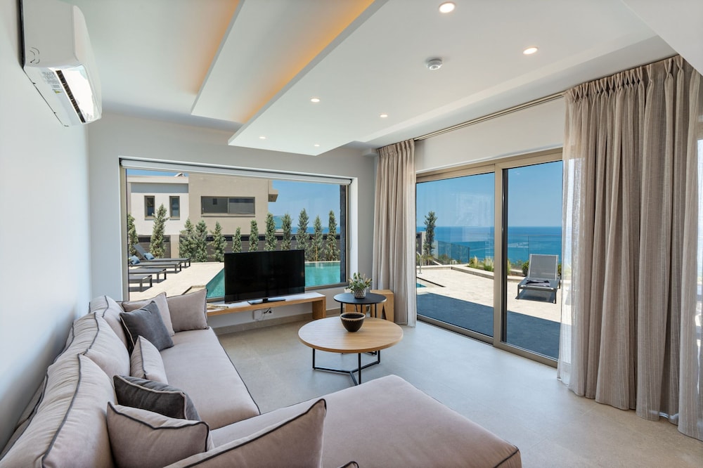 Skyfall Villas - With 12 Bedrooms