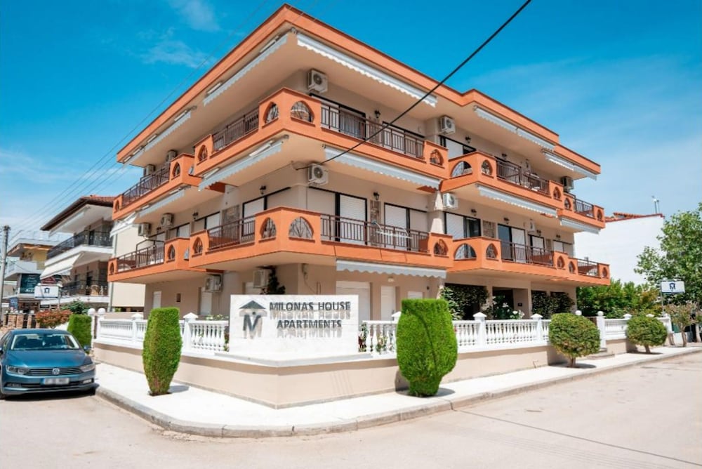 Milonas House Apartments photo 1